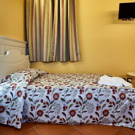 Albergo Trattoria Il Leone Pomponesco Esterno foto