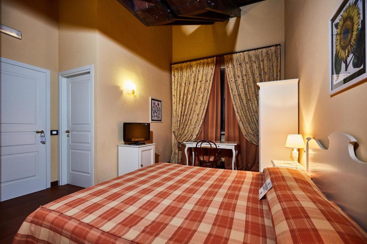 Albergo Trattoria Il Leone Pomponesco Esterno foto