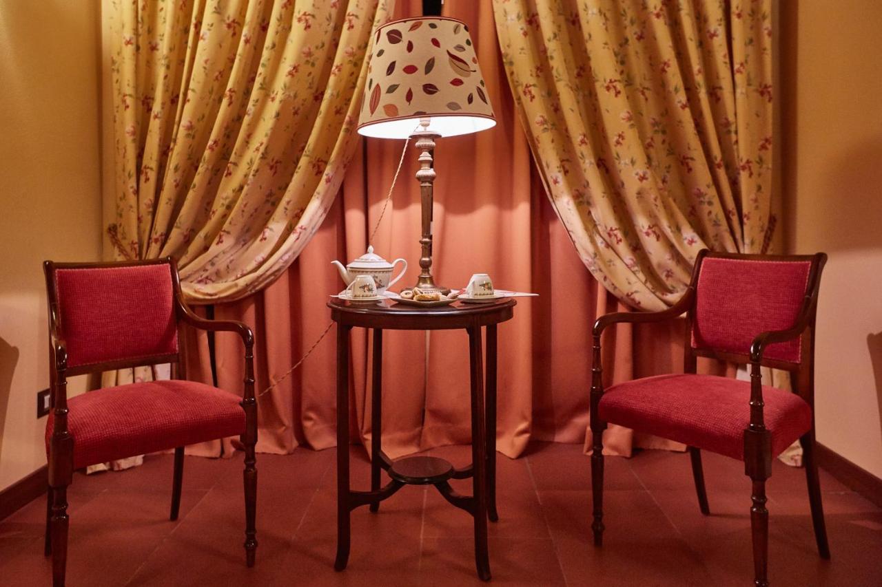 Albergo Trattoria Il Leone Pomponesco Esterno foto