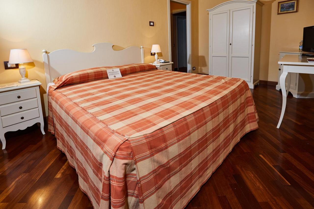 Albergo Trattoria Il Leone Pomponesco Esterno foto