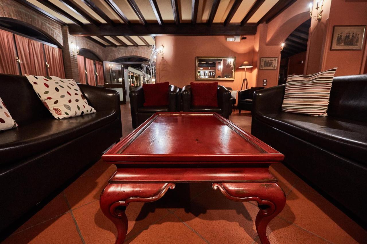 Albergo Trattoria Il Leone Pomponesco Esterno foto