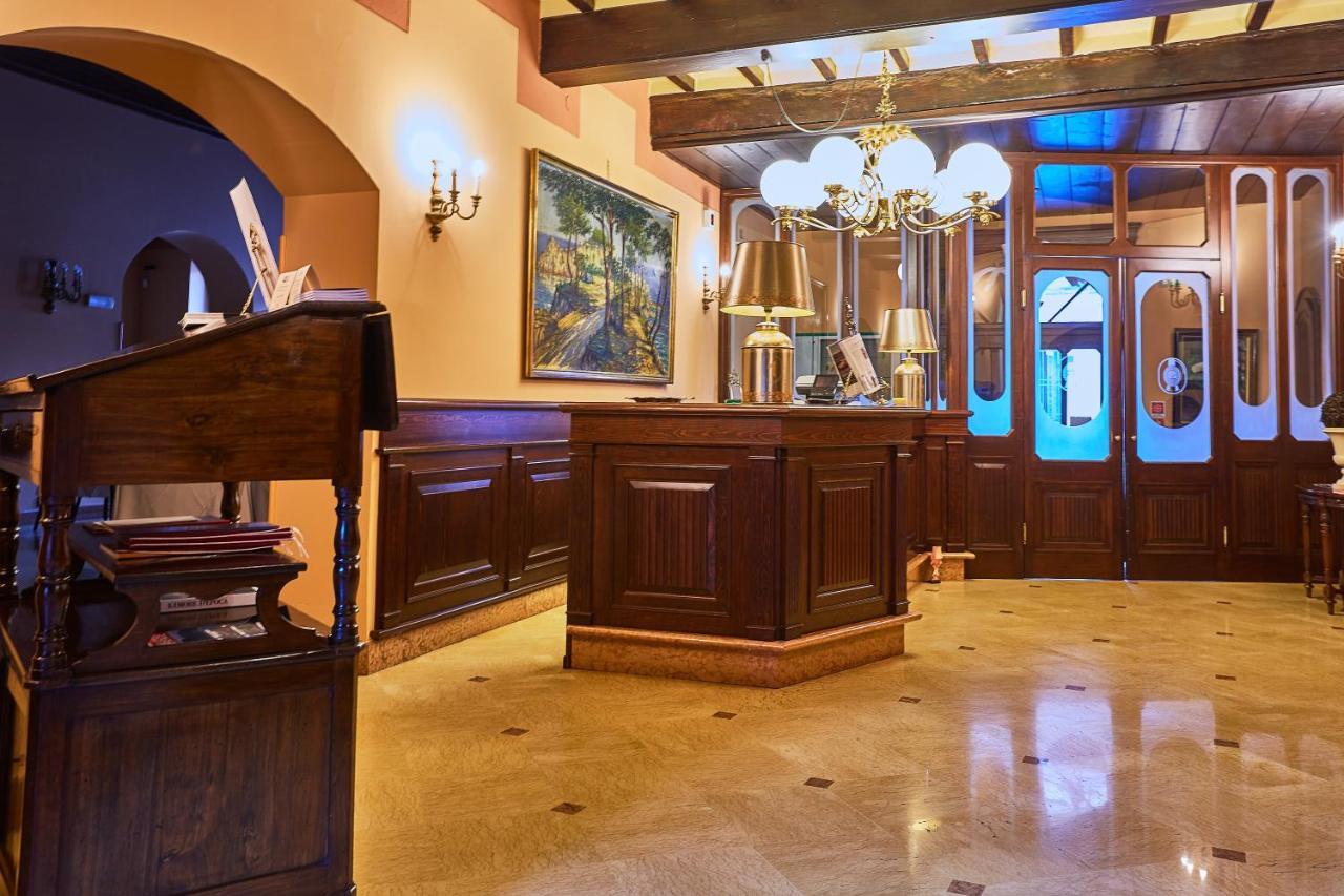 Albergo Trattoria Il Leone Pomponesco Esterno foto
