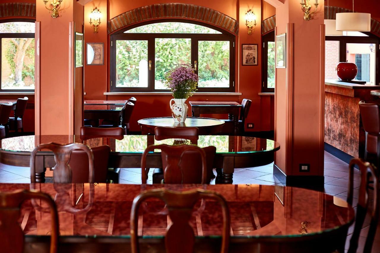 Albergo Trattoria Il Leone Pomponesco Esterno foto