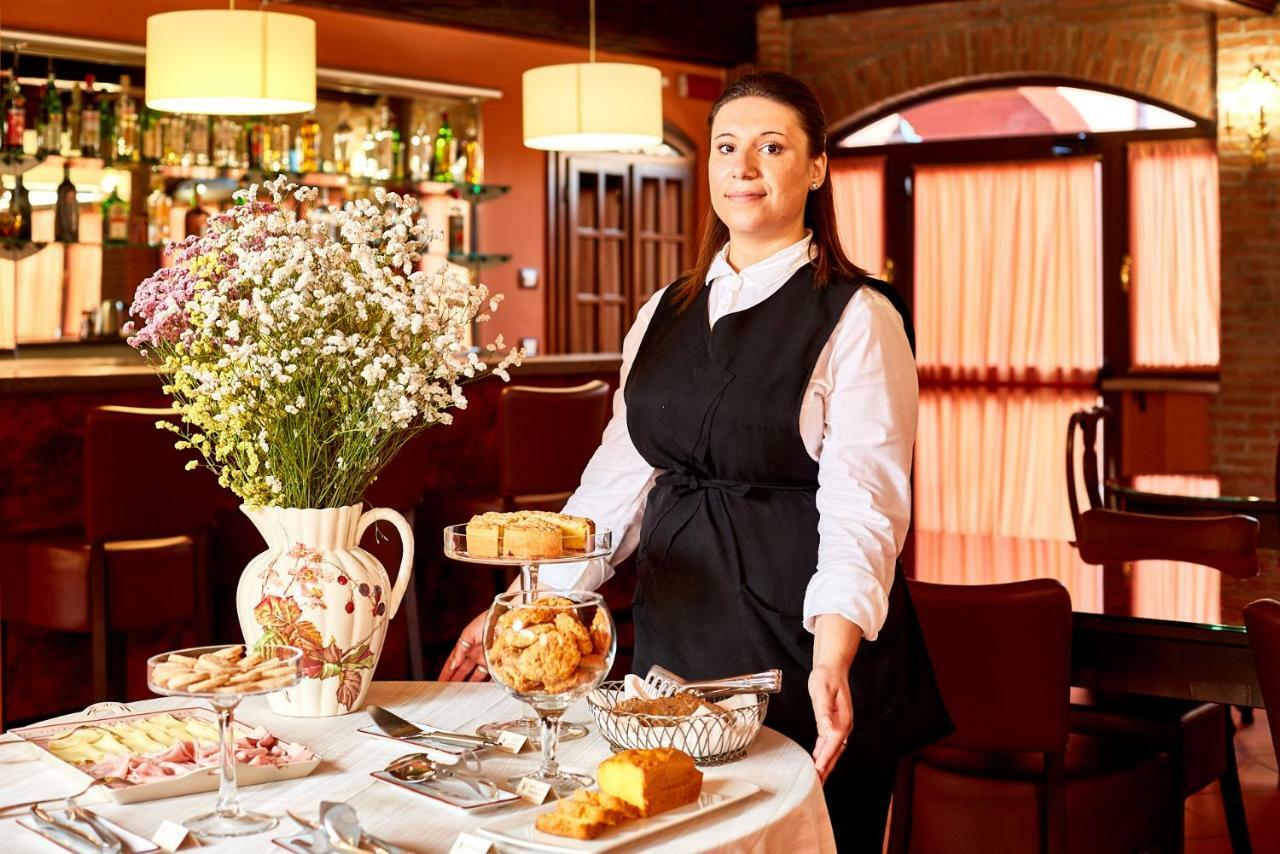 Albergo Trattoria Il Leone Pomponesco Esterno foto