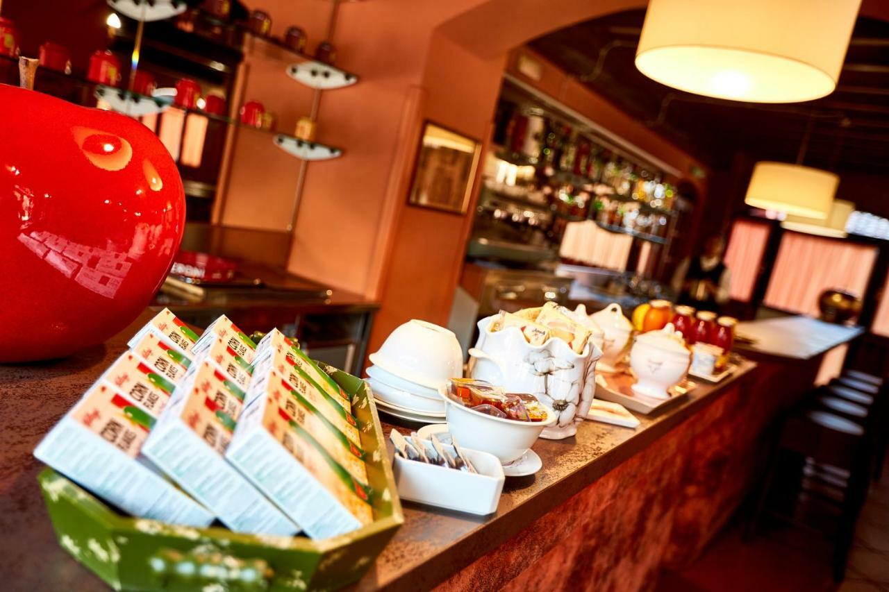 Albergo Trattoria Il Leone Pomponesco Esterno foto