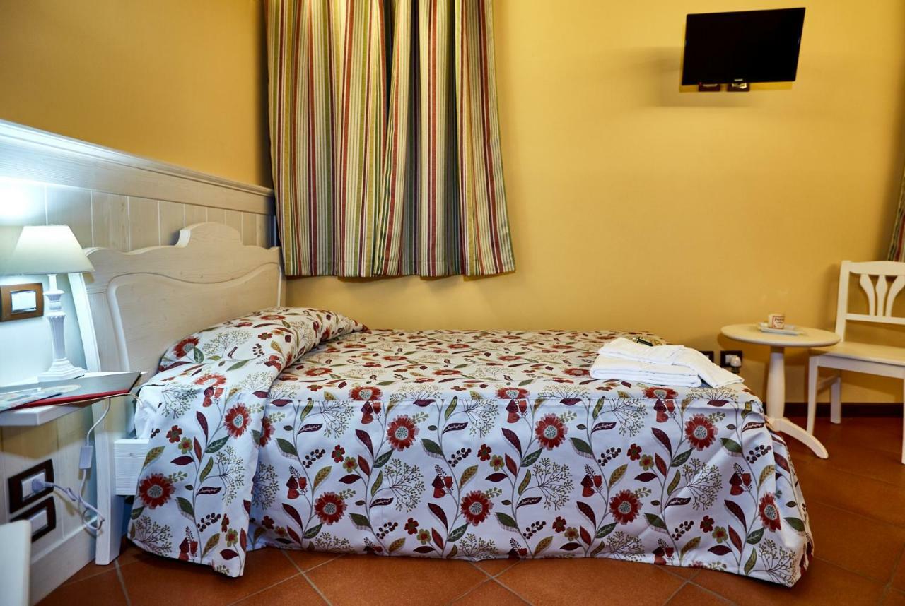 Albergo Trattoria Il Leone Pomponesco Esterno foto