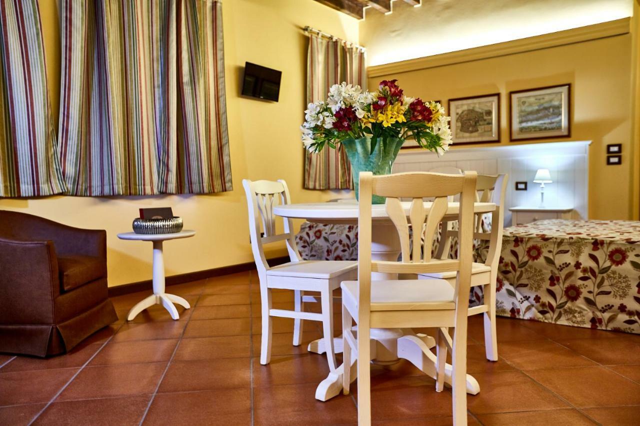 Albergo Trattoria Il Leone Pomponesco Esterno foto