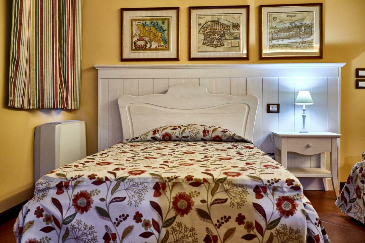 Albergo Trattoria Il Leone Pomponesco Esterno foto