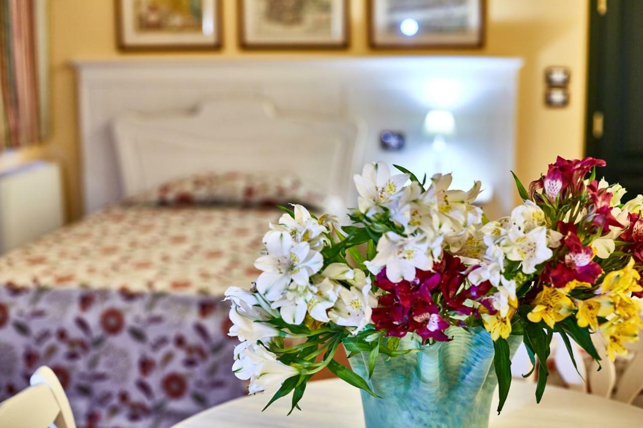 Albergo Trattoria Il Leone Pomponesco Esterno foto