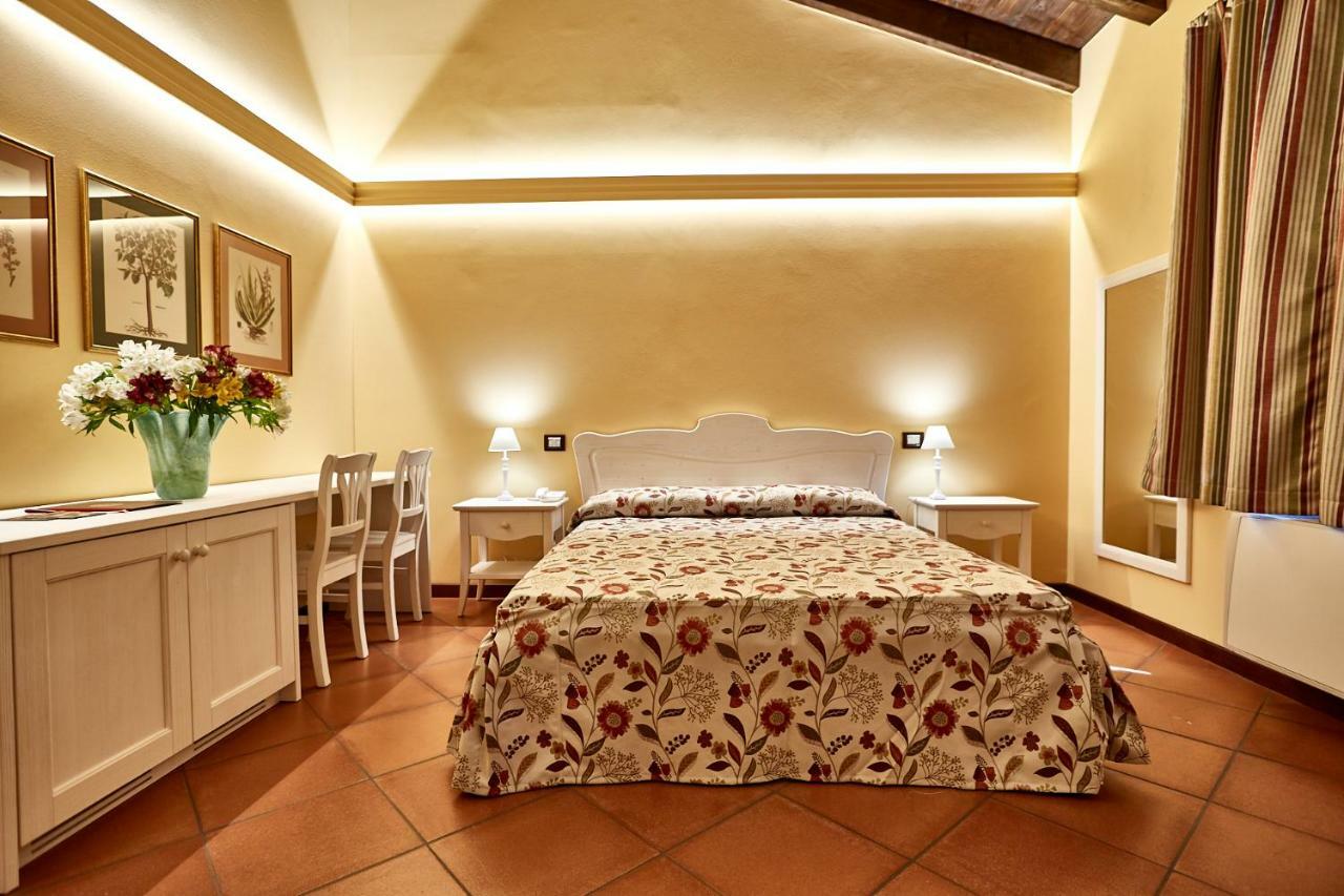 Albergo Trattoria Il Leone Pomponesco Esterno foto
